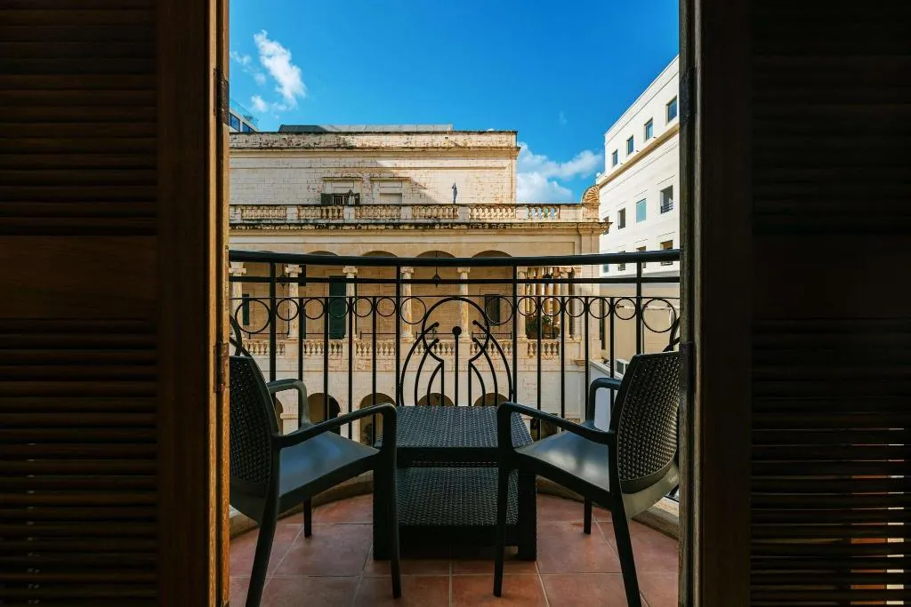 FAMILY ROOM WITH DOUBLE BED Room, AX The Palace, Malta