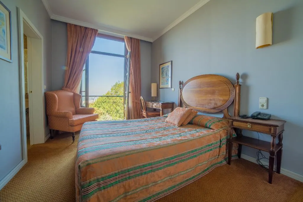 Double or Twin CAPACITY 3 Room, Do Elevador Hotel, Porto