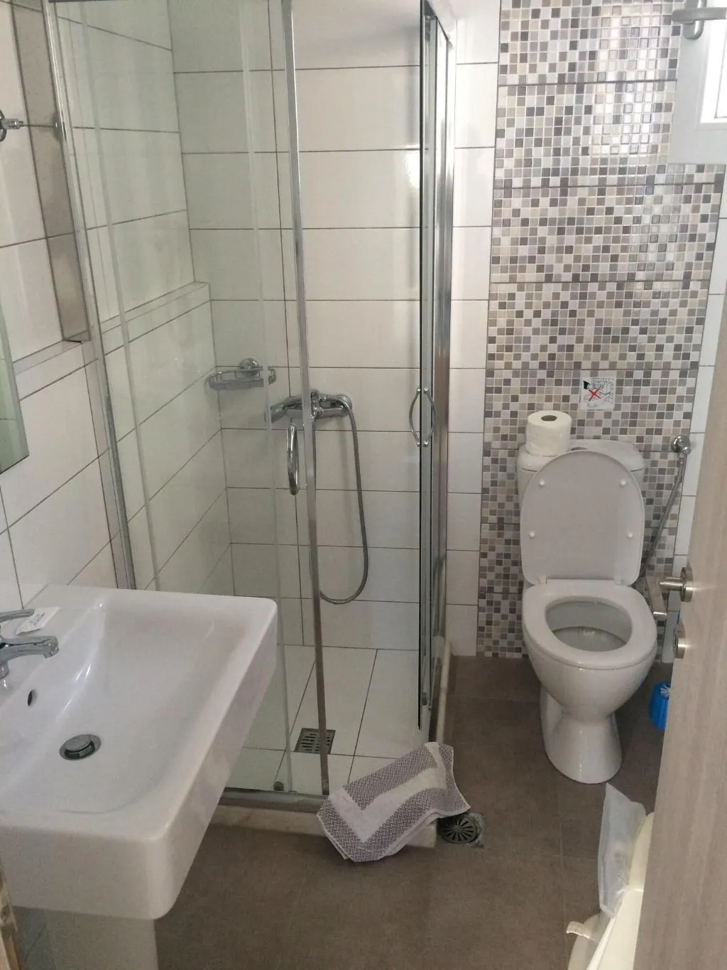 Room, Socrates Apartments & Restaurant, Crete