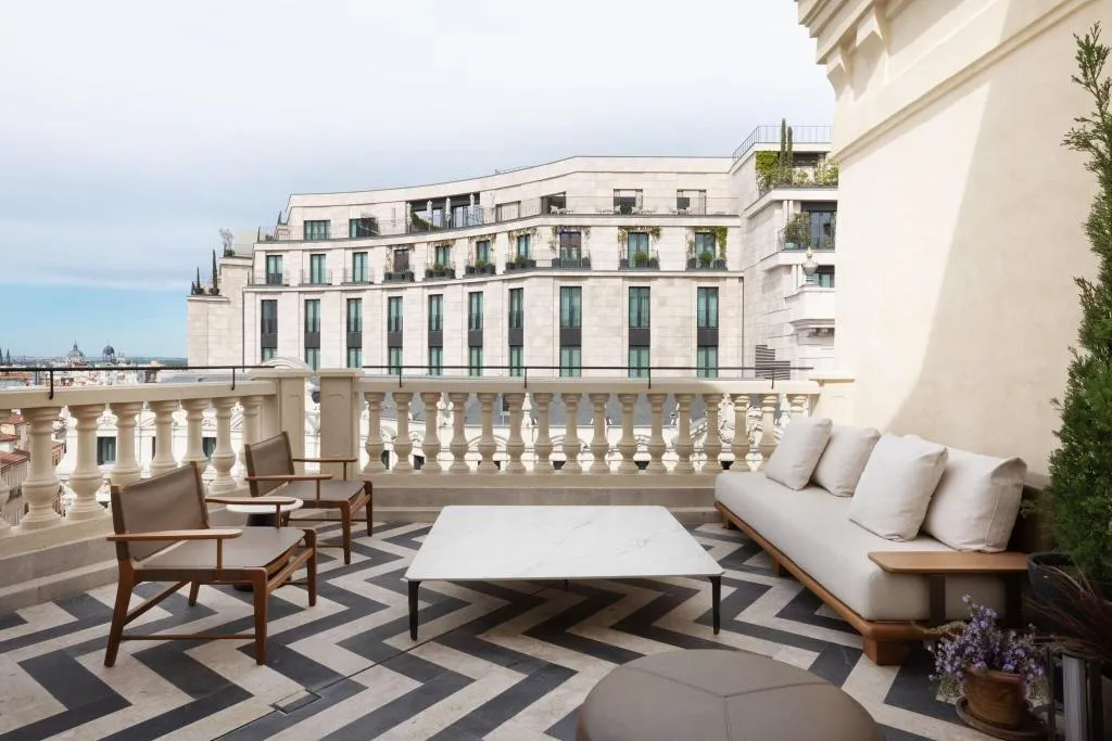 SUITE WITH VIEWS Room, Jw Marriott Hotel Madrid, Madrid