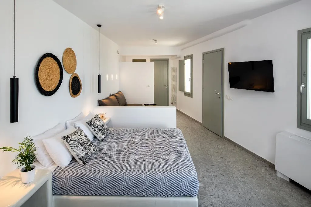 SUITE DELUXE SEA VIEW WITH BALCONY Room, Seven Suites, Santorini