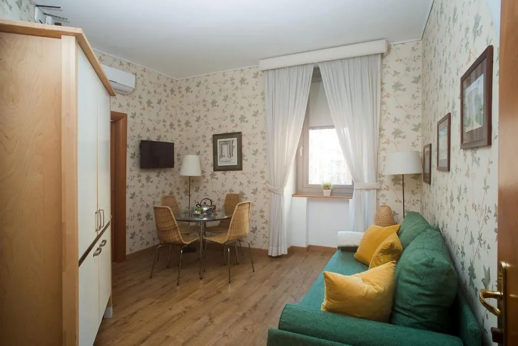 APARTMENT CAPACITY 4 Room, Residenza Echia, Naples