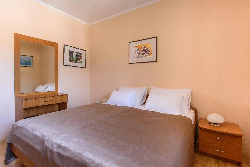 APARTMENT CAPACITY 4 TWO BEDROOMS Room, Vila Curic, Dubrovnik