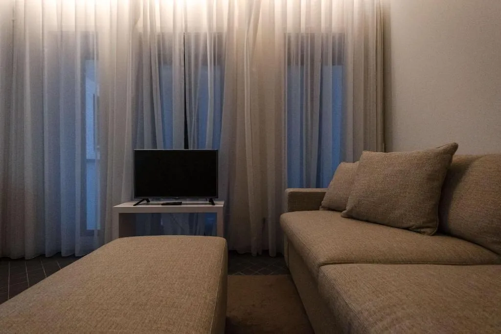 Room, Domum, Porto