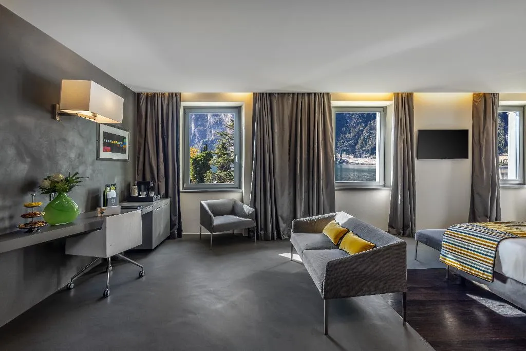 JUNIOR SUITE LAKE VIEW Room, Lido Palace - The Leading Hotels Of The World, Milan