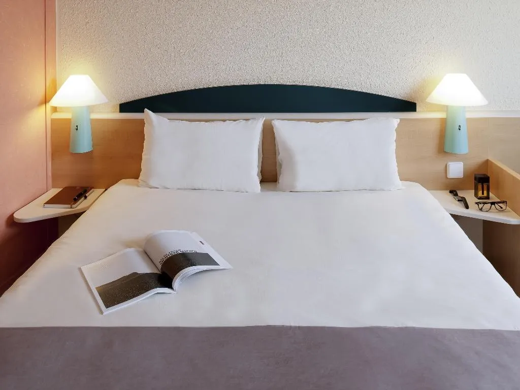 DOUBLE SUPERIOR WITH DOUBLE BED Room, ibis Madrid Alcorcon Tresaguas, Madrid