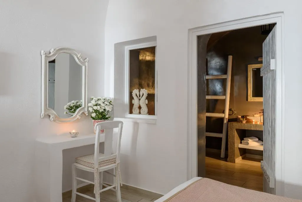 SUITE KING SIZE BED Room, Senses Suites, Santorini