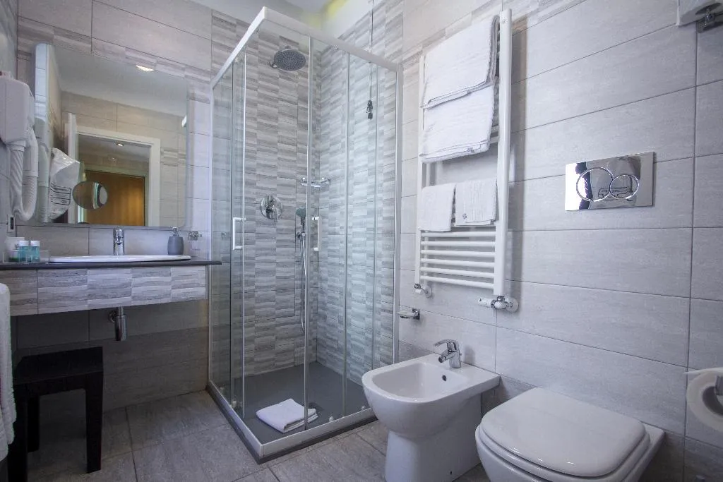 Double or Twin STANDARD Room, Flora, Milan