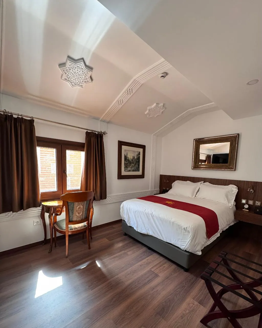 DOUBLE DELUXE ONE BED Room, Hotel Boutique Casón De Los López, Madrid