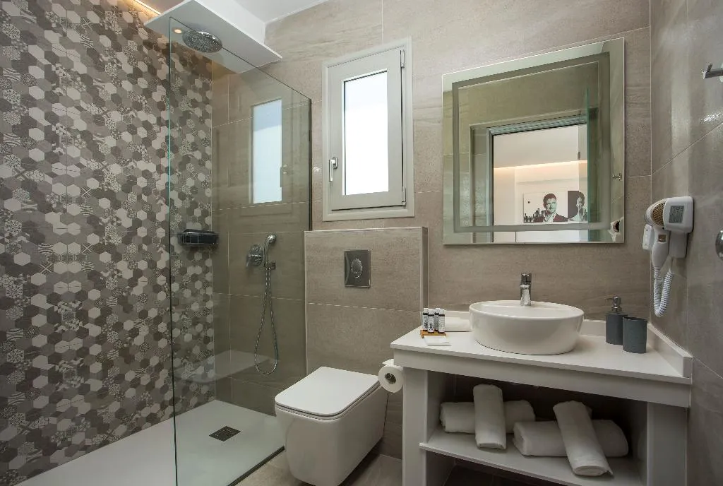 SUITE DELUXE WITH JACUZZI Room, Hollywood Inn, Rhodes
