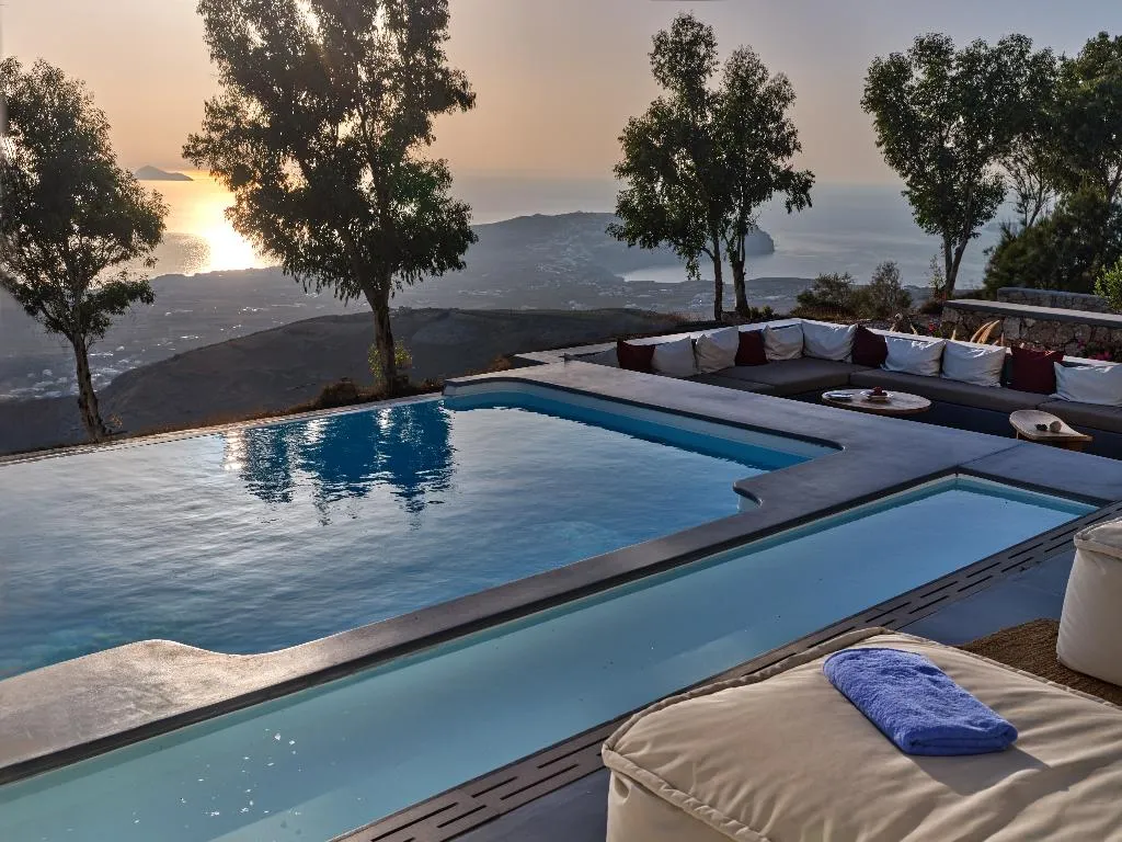 SUITE WITH PRIVATE POOL Room, Santorini Heights, Santorini