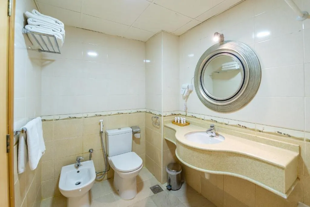 APARTMENT THREE BEDROOMS Room, Golden Tulip Sharjah, Dubai