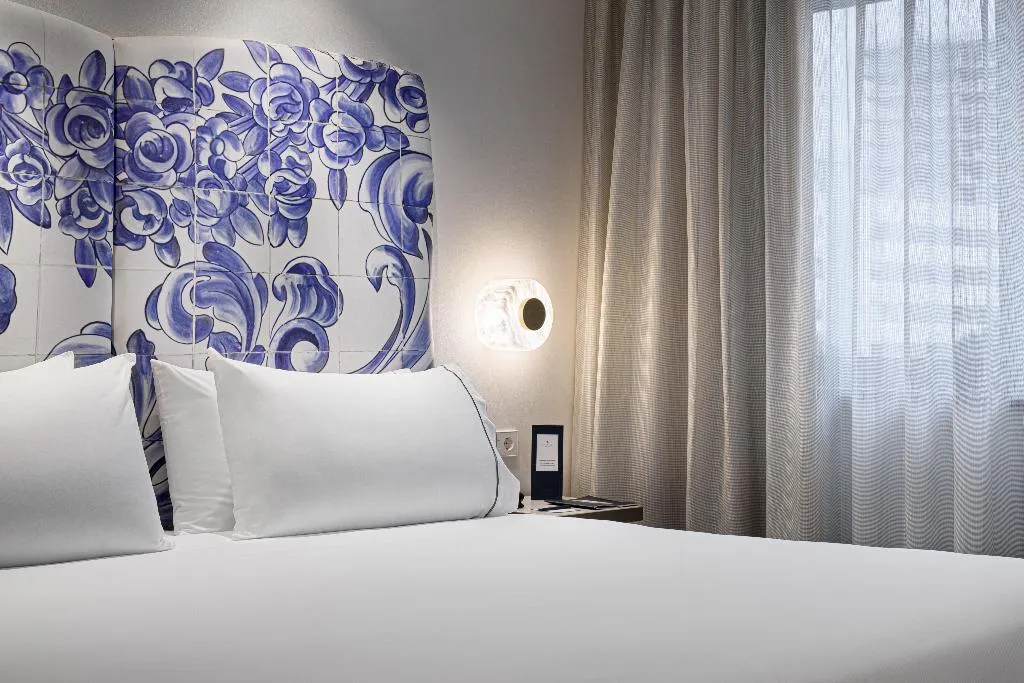Double or Twin DELUXE Room, Eurostars Universal Lisboa, Lisbon
