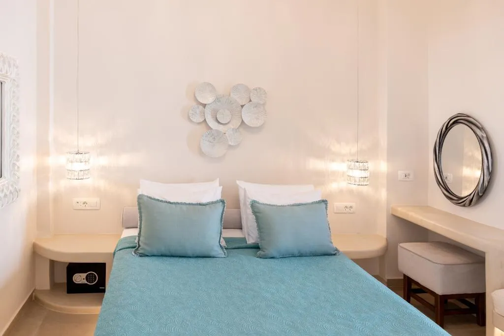 SUITE WITH JACUZZI Room, Hotiday Santorini Mesaria, Santorini