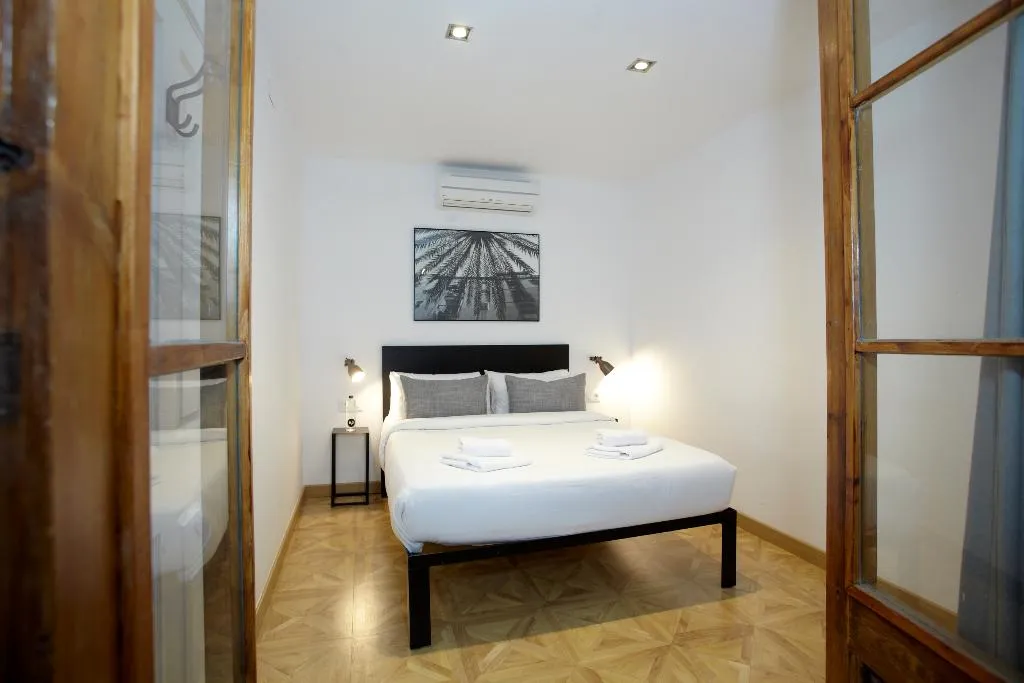 APARTMENT TWO BEDROOMS Room, L'Escudellers by The Streets, Barcelona