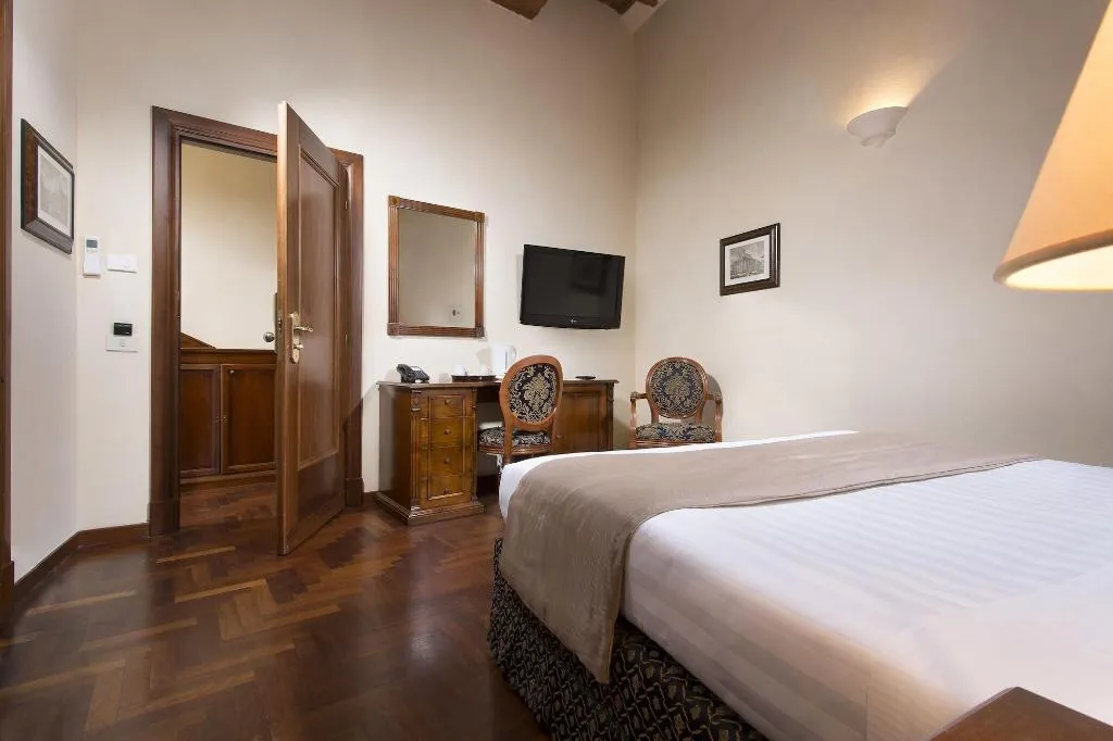 Room, Teatro Pace 33, Rome