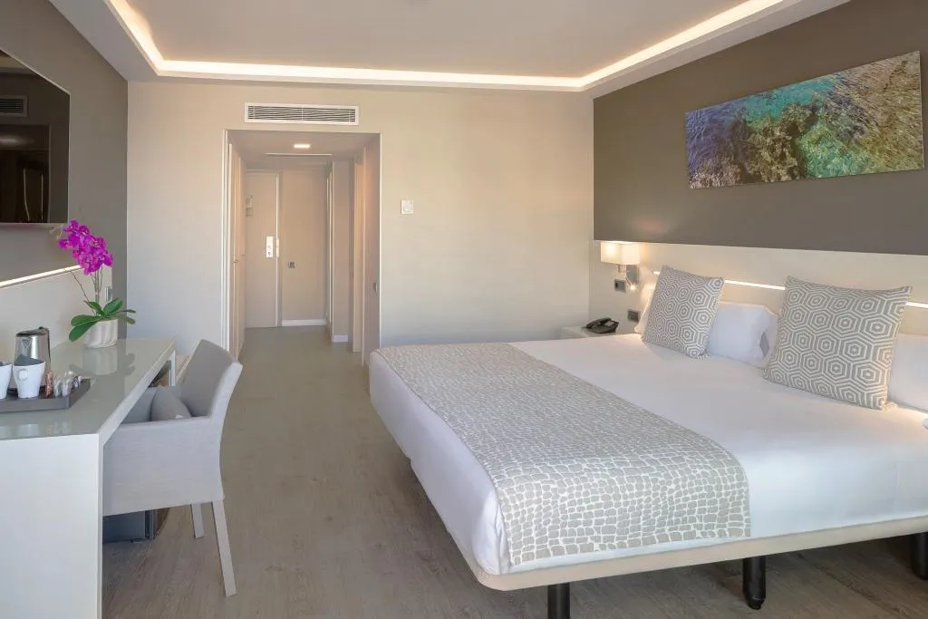 DOUBLE SINGLE USE SIDE SEA VIEW Room, Calipolis, Costa Brava