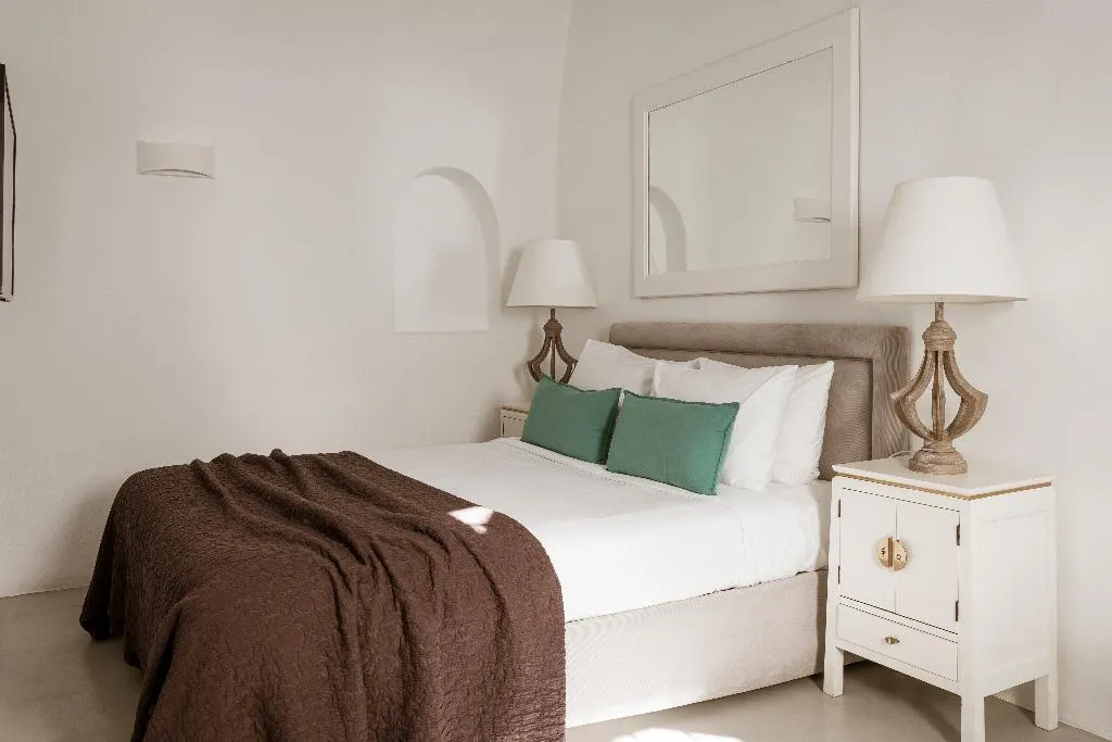 STUDIO TWO BEDROOMS WITH PRIVATE POOL Room, Aqua Luxury Suites, Santorini
