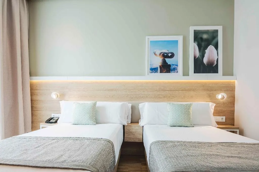 Double or Twin STANDARD Room, ZT The Golden Hotel Barcelona, Barcelona