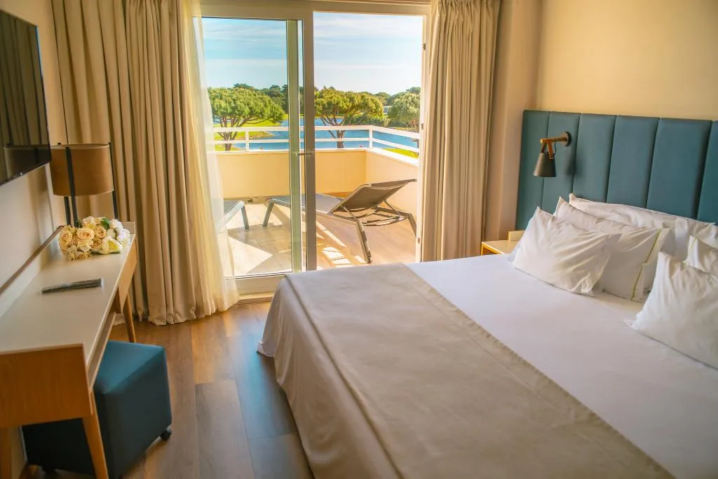 SUITE WITH BALCONY Room, Kimpton Quinta Da Marinha Cascais by IHG, Lisbon