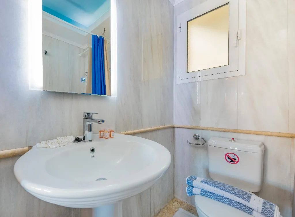 SUITE CAPACITY 5 TWO BEDROOMS Room, Oscar Villa & Studios, Zante