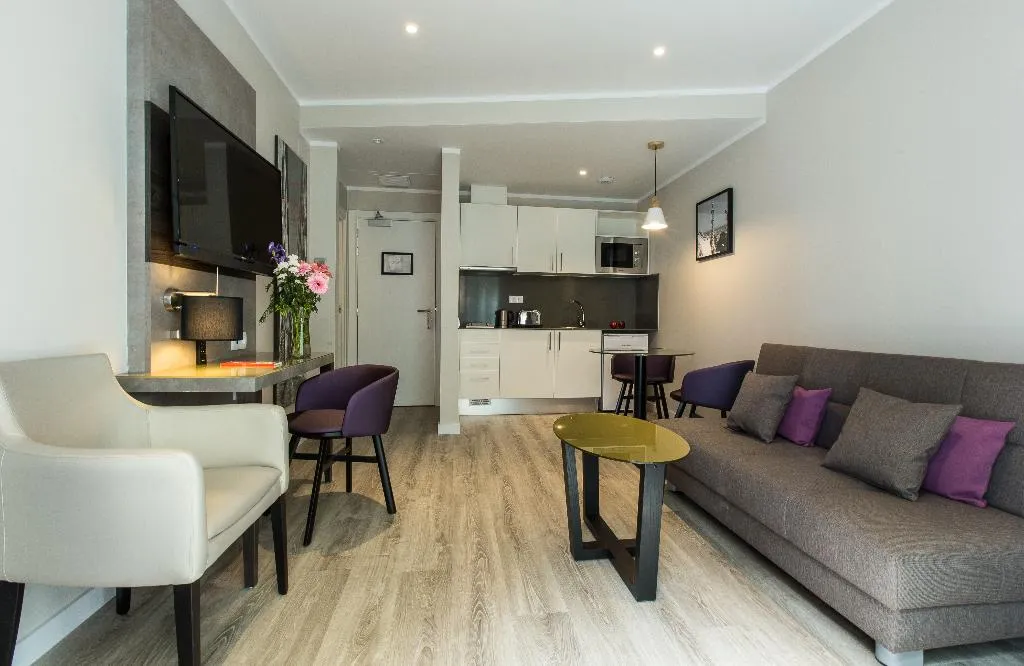 SUITE CAPACITY 4 Room, Leonardo Boutique Hotel Barcelona Sagrada Familia, Barcelona