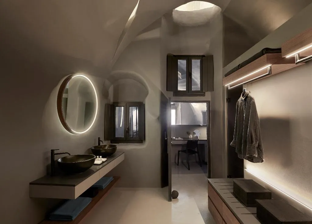 SUITE WITH PRIVATE POOL Room, Kivotos Santorini, Santorini