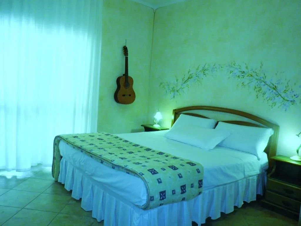 Room, Elisart, Alghero