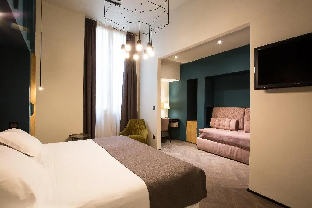 QUADRUPLE PREMIUM Room, Silla, Florence