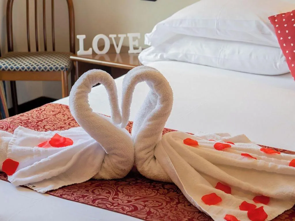 TWIN SUPERIOR Room, Hotel Central, Naples