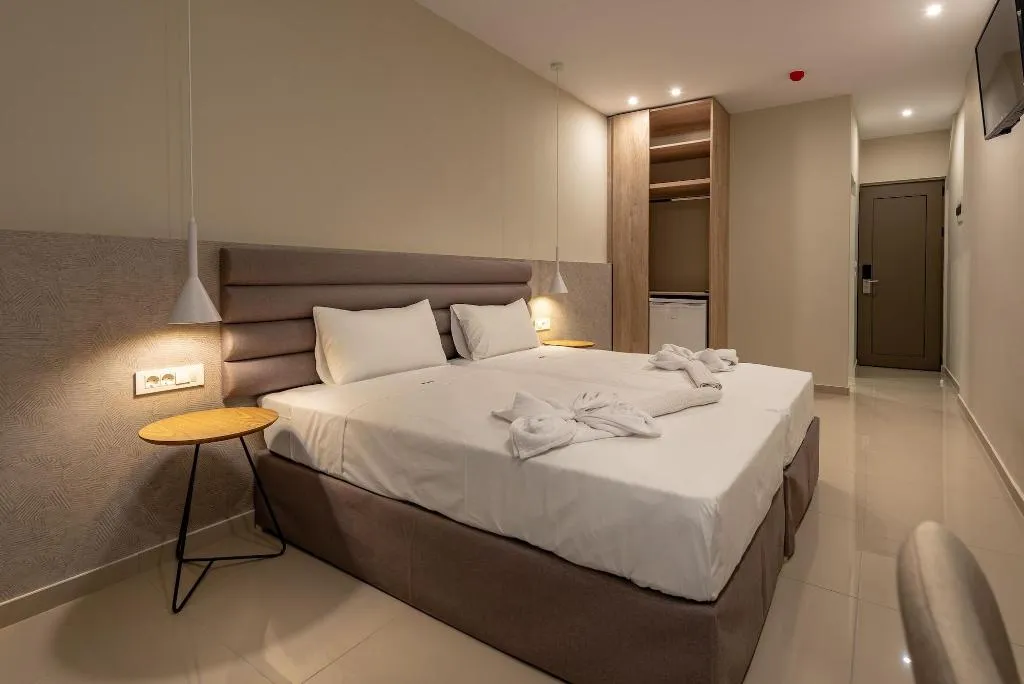 Room, Papillon, Zante