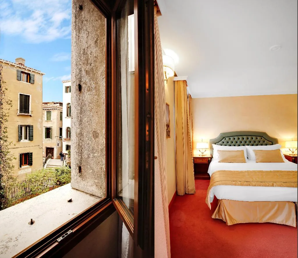 DOUBLE CLASSIC Room, Dona Palace, Venice