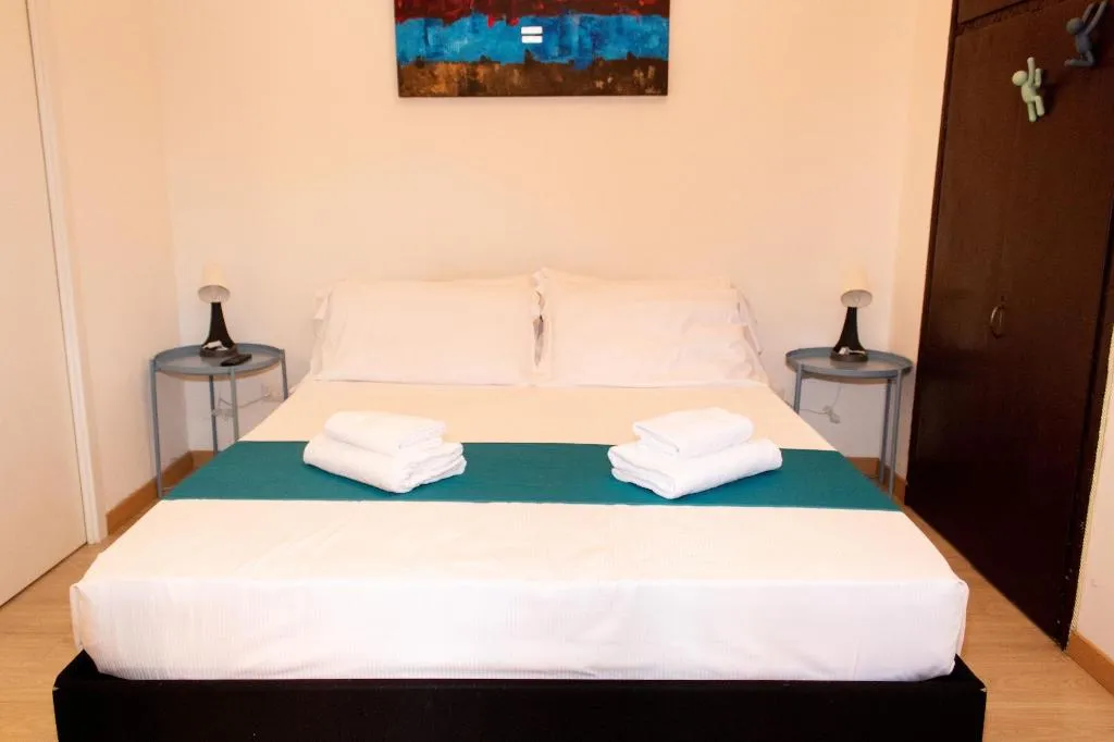 Room, Arthouse, Naples