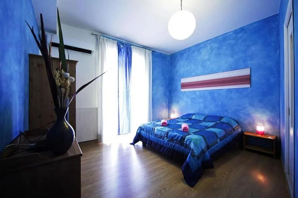Room, Matlis, Alghero