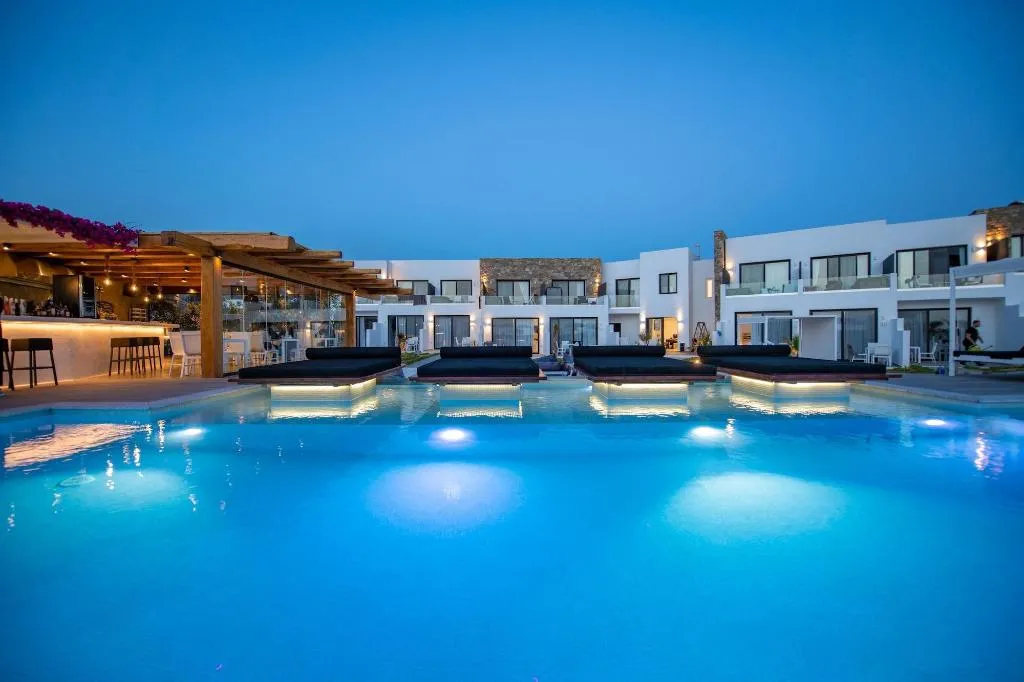 Sports and Entertainment, Bianco A Nero, Mykonos