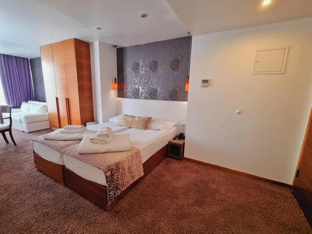 QUADRUPLE CLASSIC Room, Classic Hotel Gala Split, Split