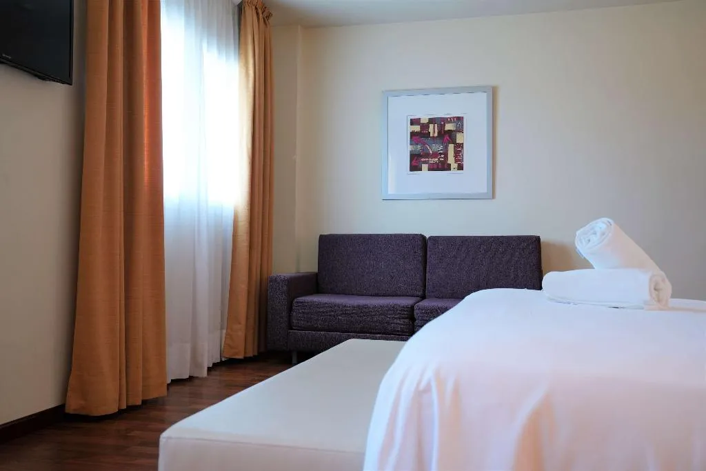 Room, Port Valencia Feria, Valencia