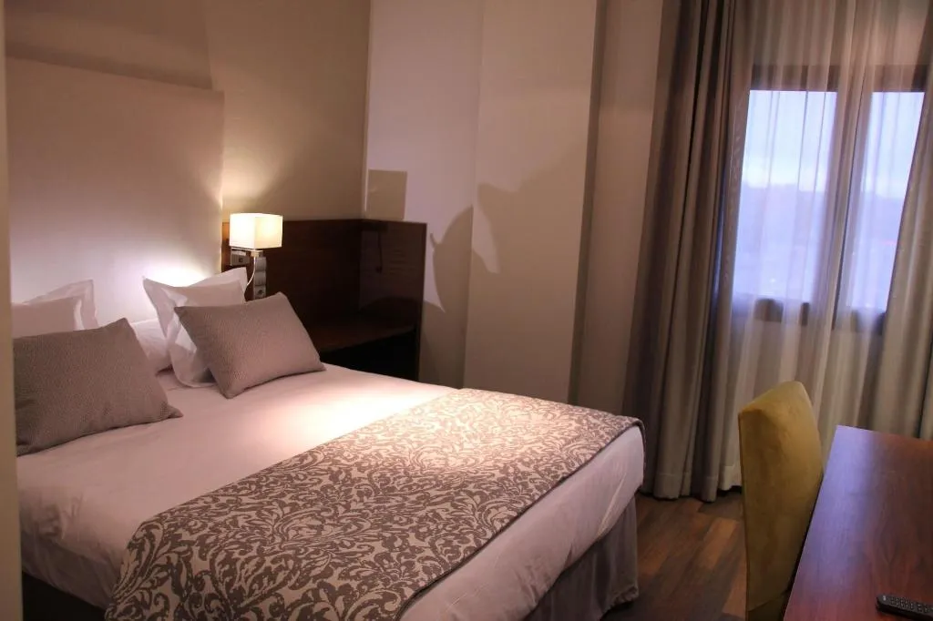 Room, Parque Real, Madrid