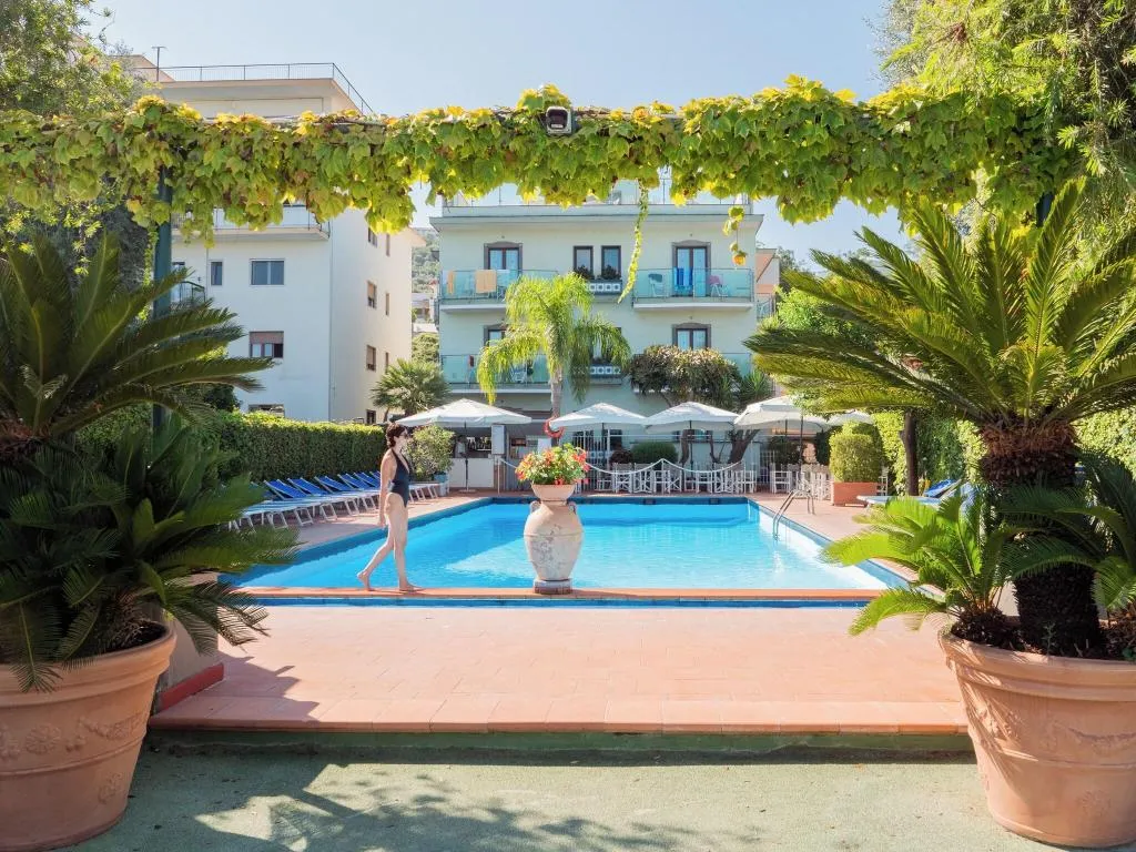 Pool, Hotel Central, Naples