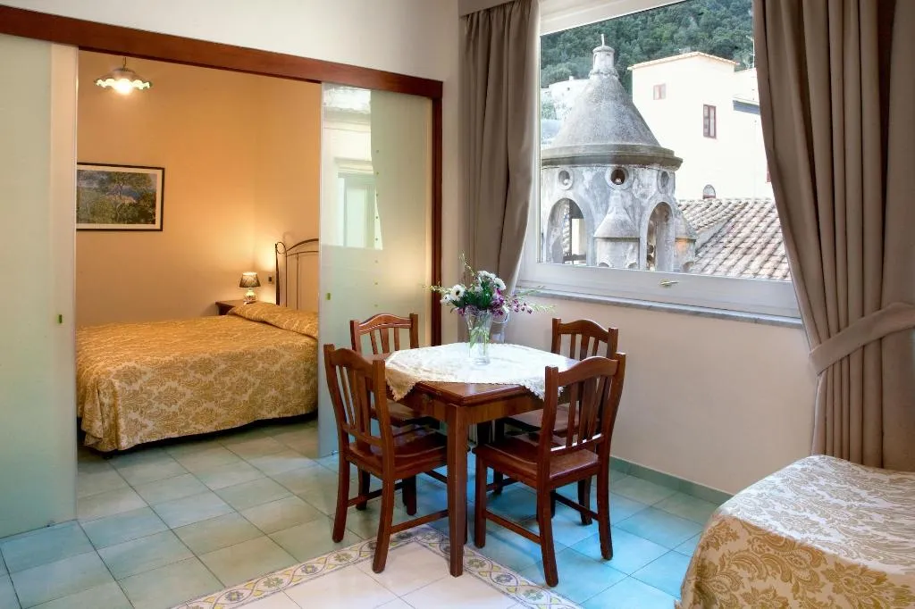 Room, L'Antico Convitto, Naples