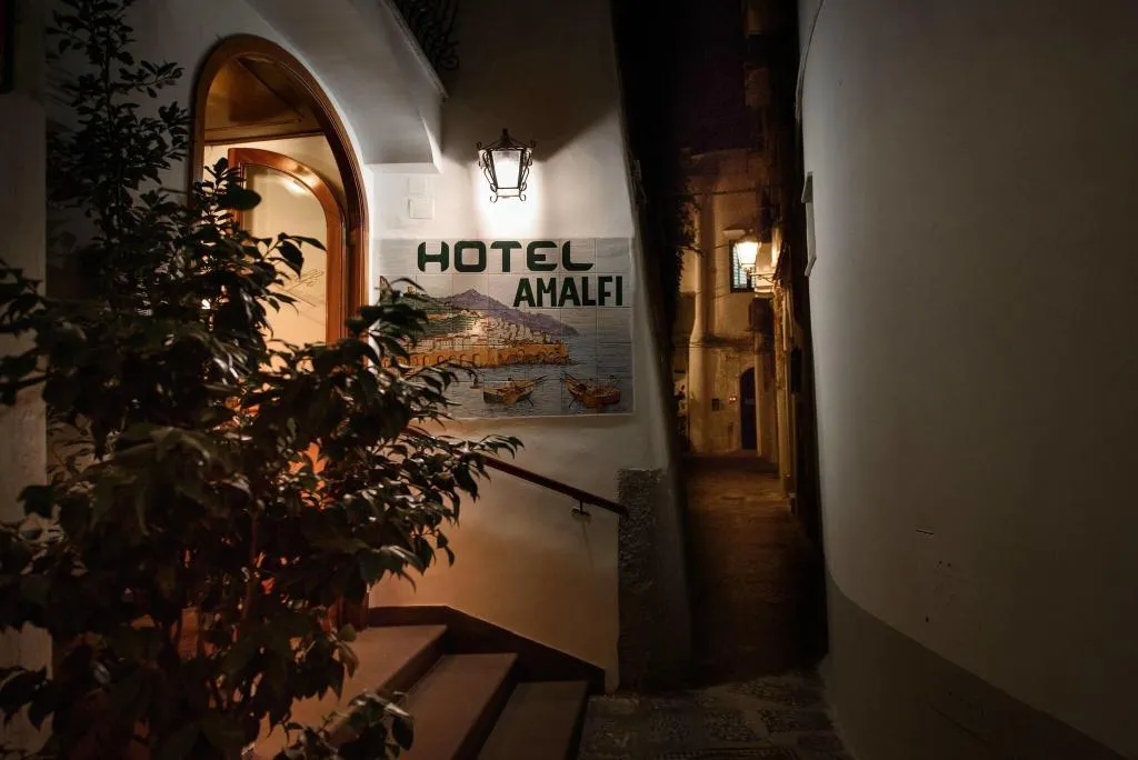 Lobby, Amalfi, Naples