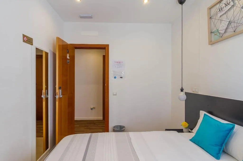 Room, A&Z Javier Cabrini, Madrid