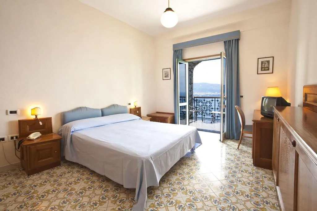 Room, Megamare, Naples