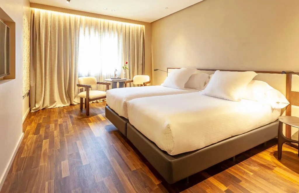 FAMILY ROOM SUPERIOR Room, Hotel Villa Real, Madrid