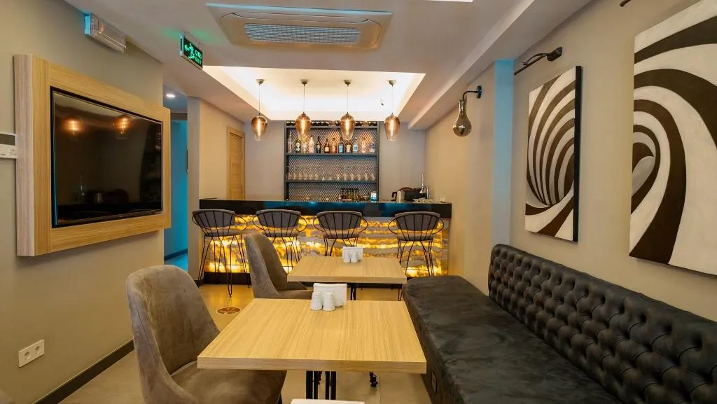 Bar, Alesta Midtown, Dalaman