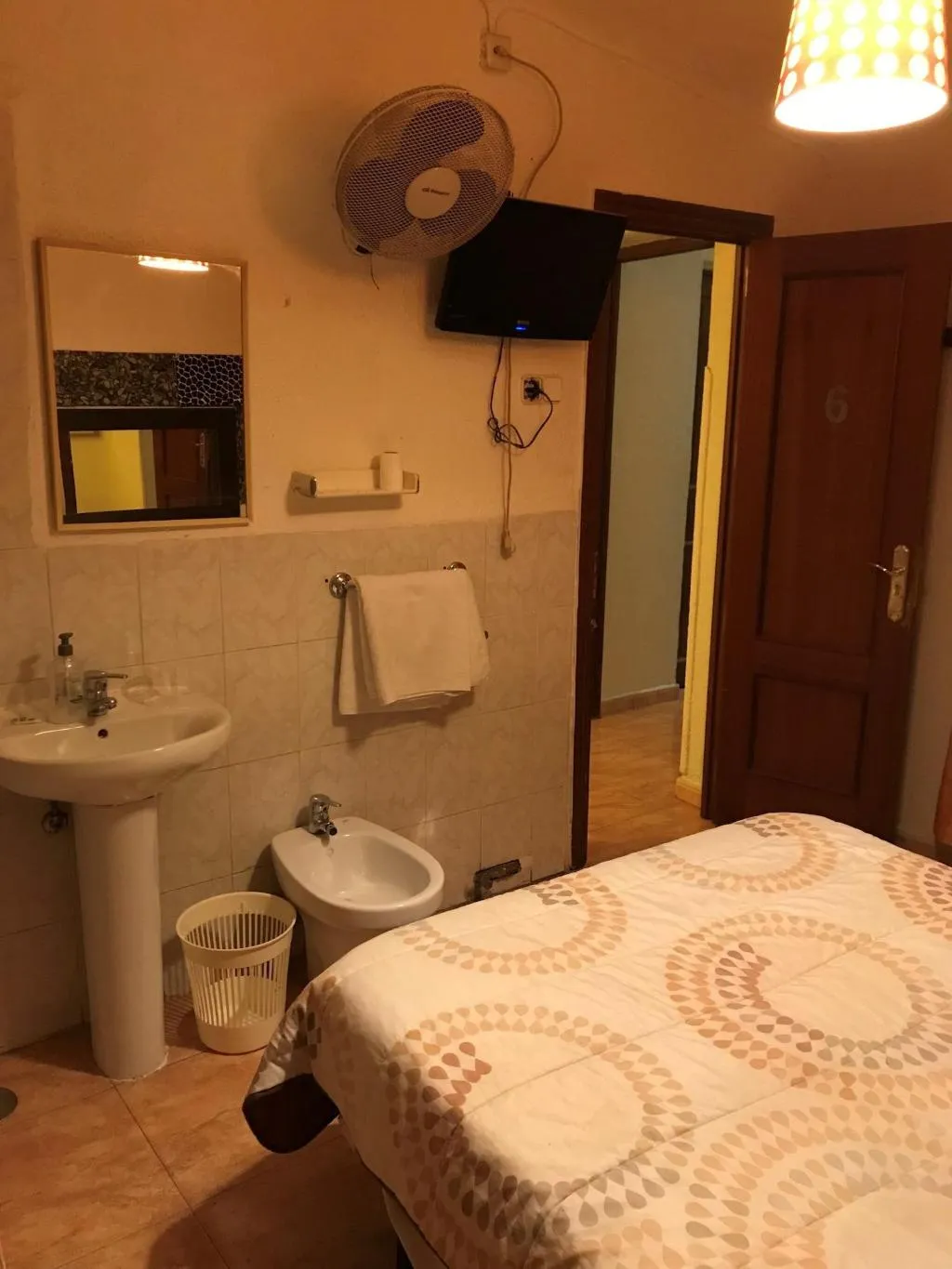 Room, Hostal Becerrea, Madrid