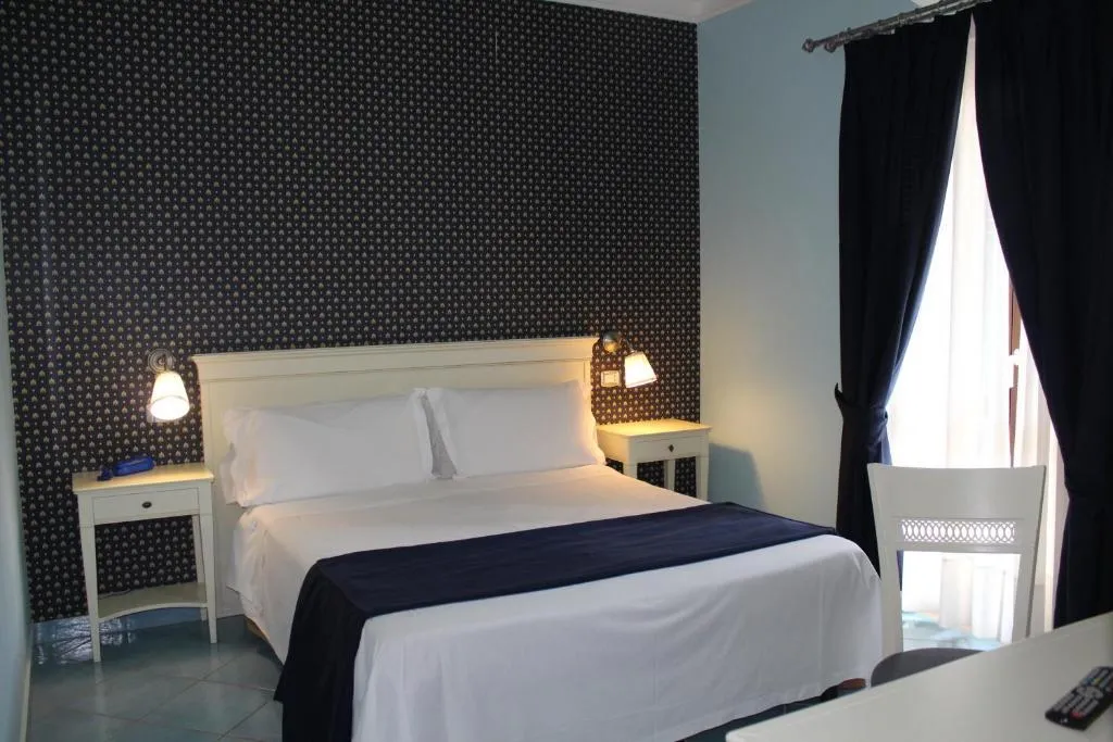 TRIPLE SUPERIOR Room, Parco dei Principi, Naples
