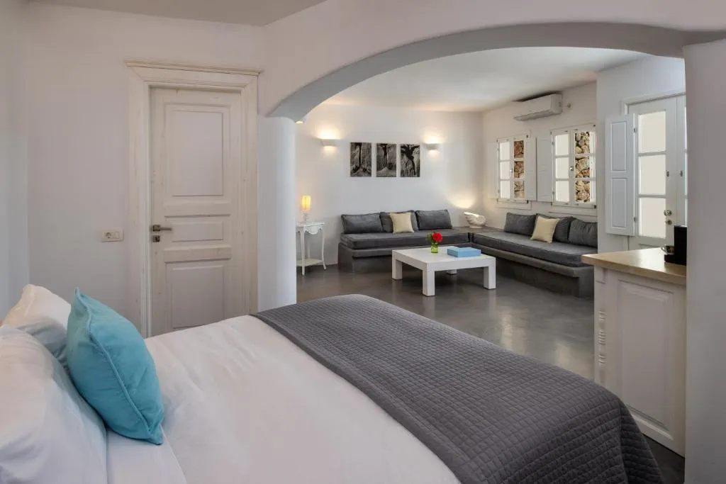 SUITE WITH JACUZZI Room, Anema Boutique Hotel &Villas Santorini, Santorini