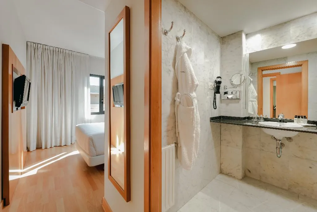 JUNIOR SUITE STANDARD Room, Catalonia Barcelona Beach, Barcelona