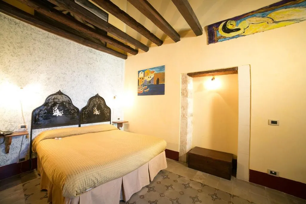 DOUBLE CLASSIC Room, Charme Henry S House, Catania